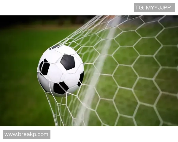 追寻足球明星的脚步选购同款足球鞋助你成就梦想球场表现